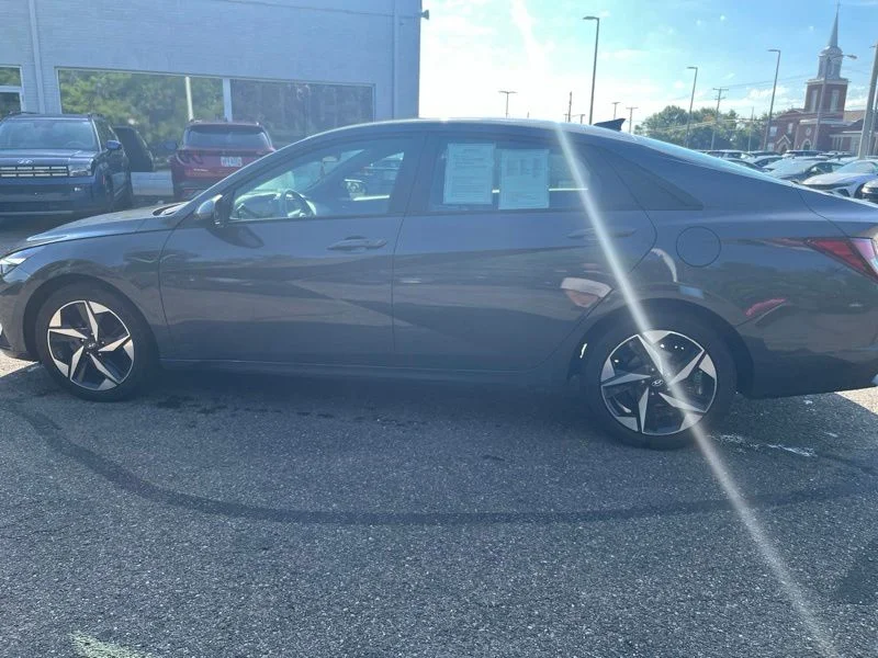 Used 2023 Gray Hyundai SEL image 8