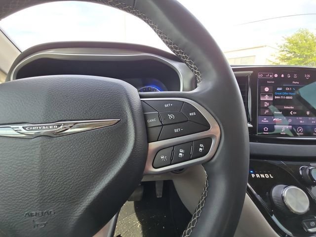 Used 2022 Black Chrysler Touring L image 12