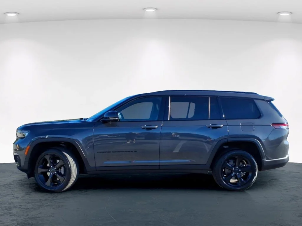 Used 2025 Gray Jeep Limited image 14