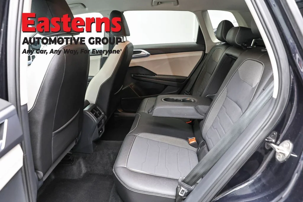 Used 2025 Black Volkswagen 1.5T SE image 20