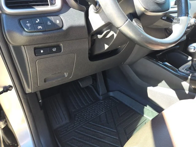 Used 2019 Silver Kia SX image 33