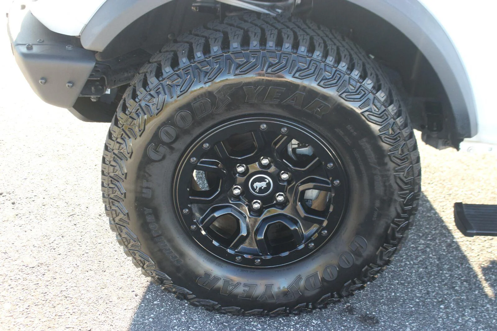 Used 2024 Oxford White Ford Badlands image 38