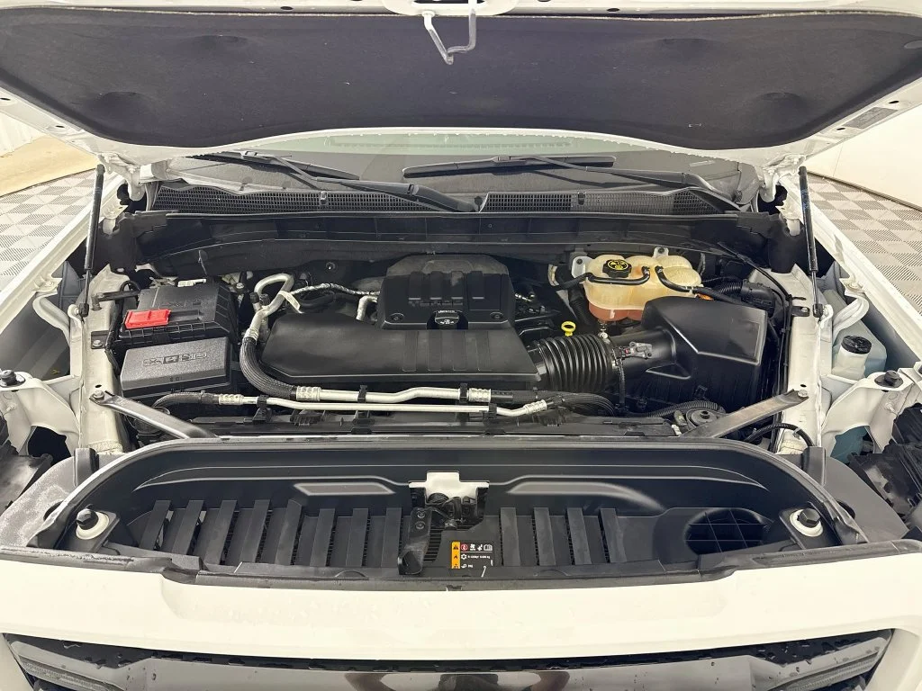 Used 2022 White GMC Elevation image 27