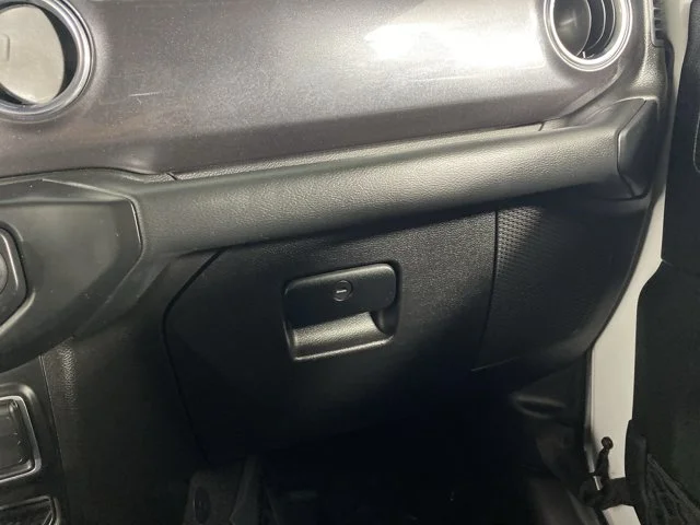 Used 2020 White Jeep Unlimited Sahara Altitude image 31