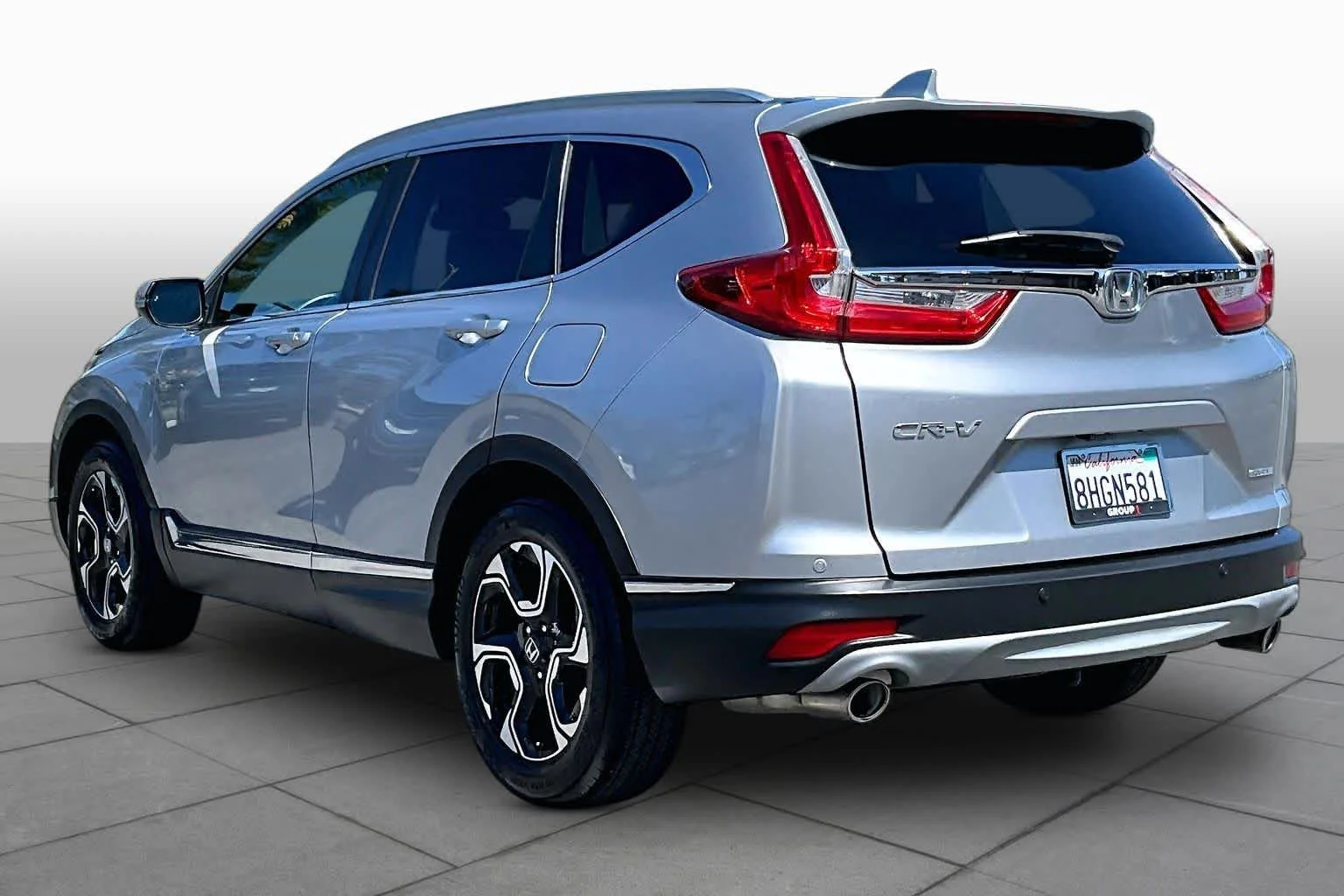 Used 2018 Lunar Silver Metallic Honda Touring image 11