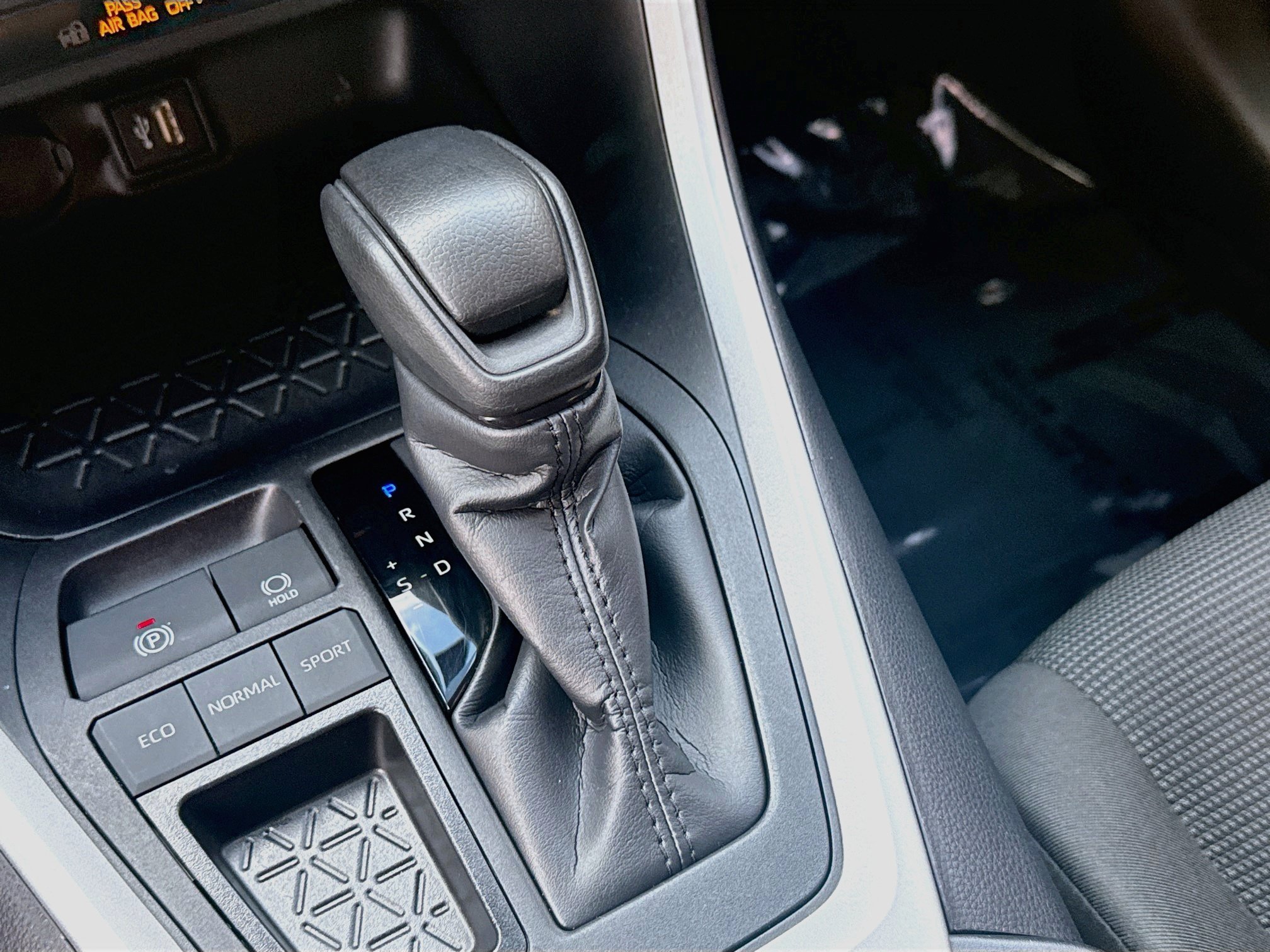 Used 2025 Ice Toyota LE image 13