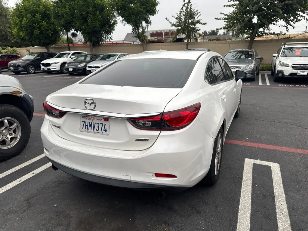 Used 2015 White Mazda i Sport image 3