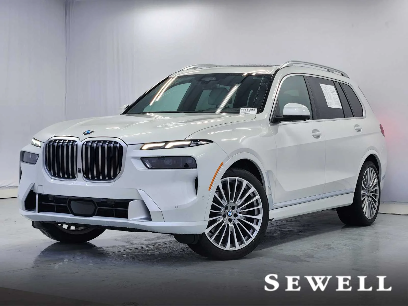 2025 BMW X7 xDrive40i's photo