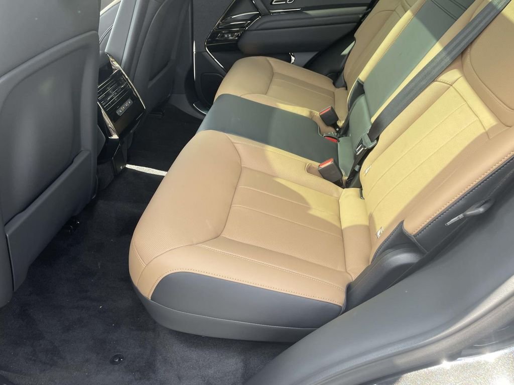 New 2026 Santorini Black Land Rover Dynamic SE image 15