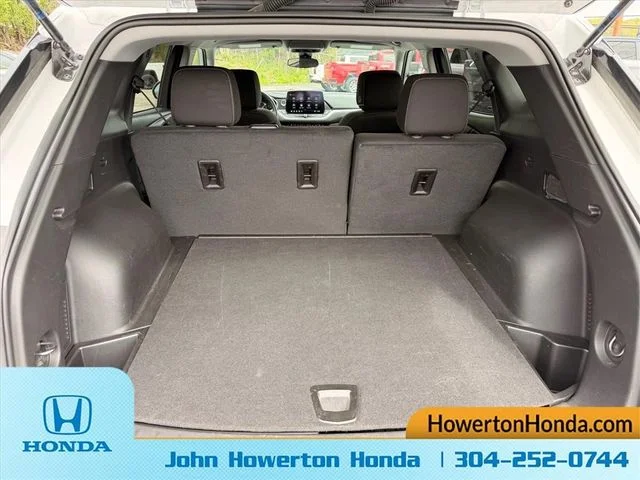 Used 2025 White Chevrolet LT image 27