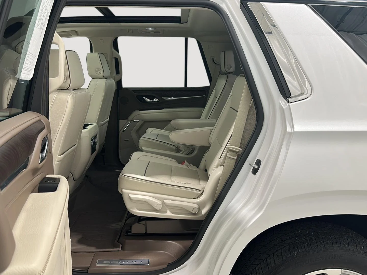 Used 2023 WHITE FROST TRICOAT GMC Denali image 24