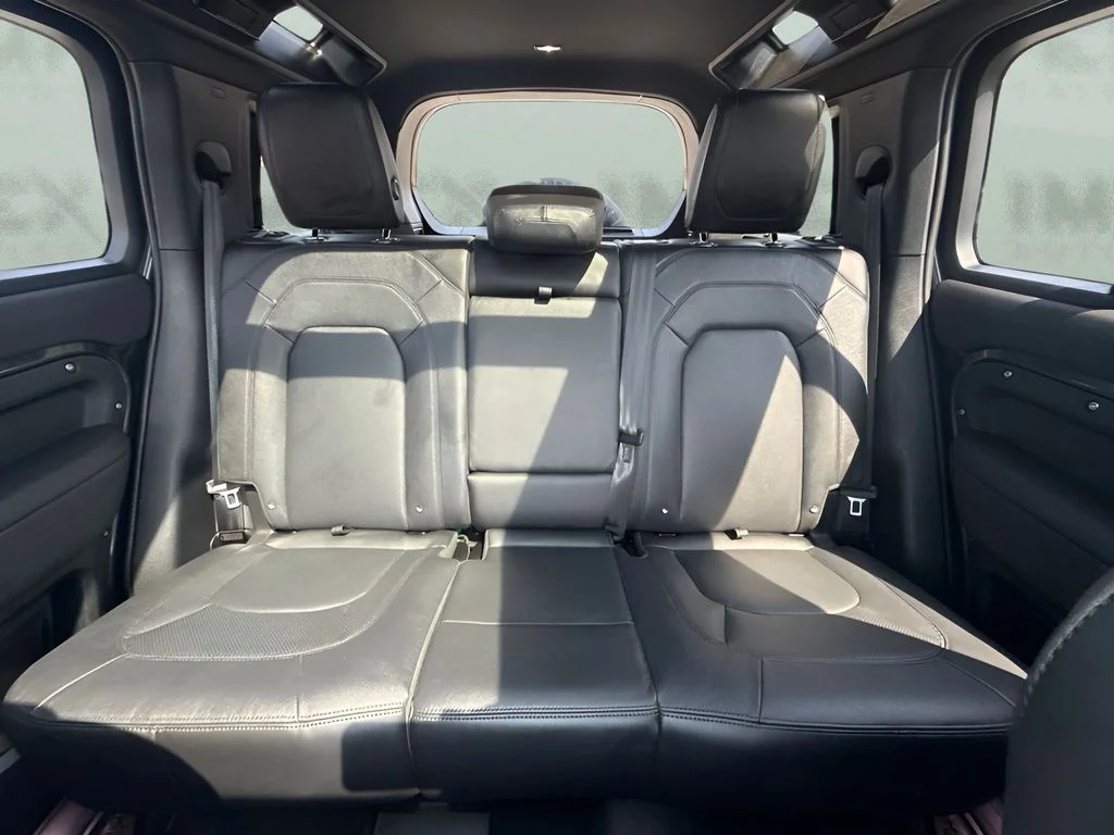 Used 2024 Gray Land Rover S image 7