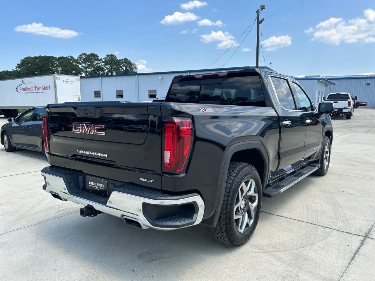 Used 2023 Onyx Black GMC SLT image 3