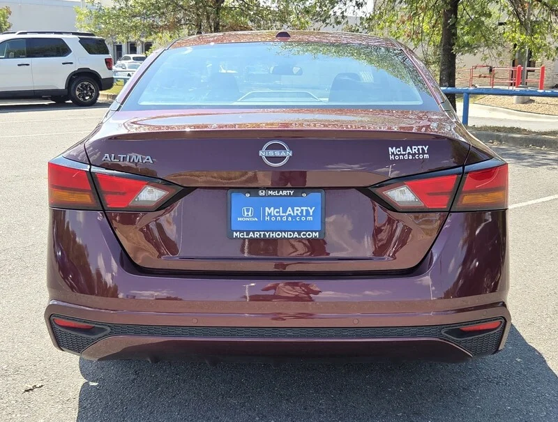 Used 2025 Garnet Pearl NISSAN 2.5 SV image 6