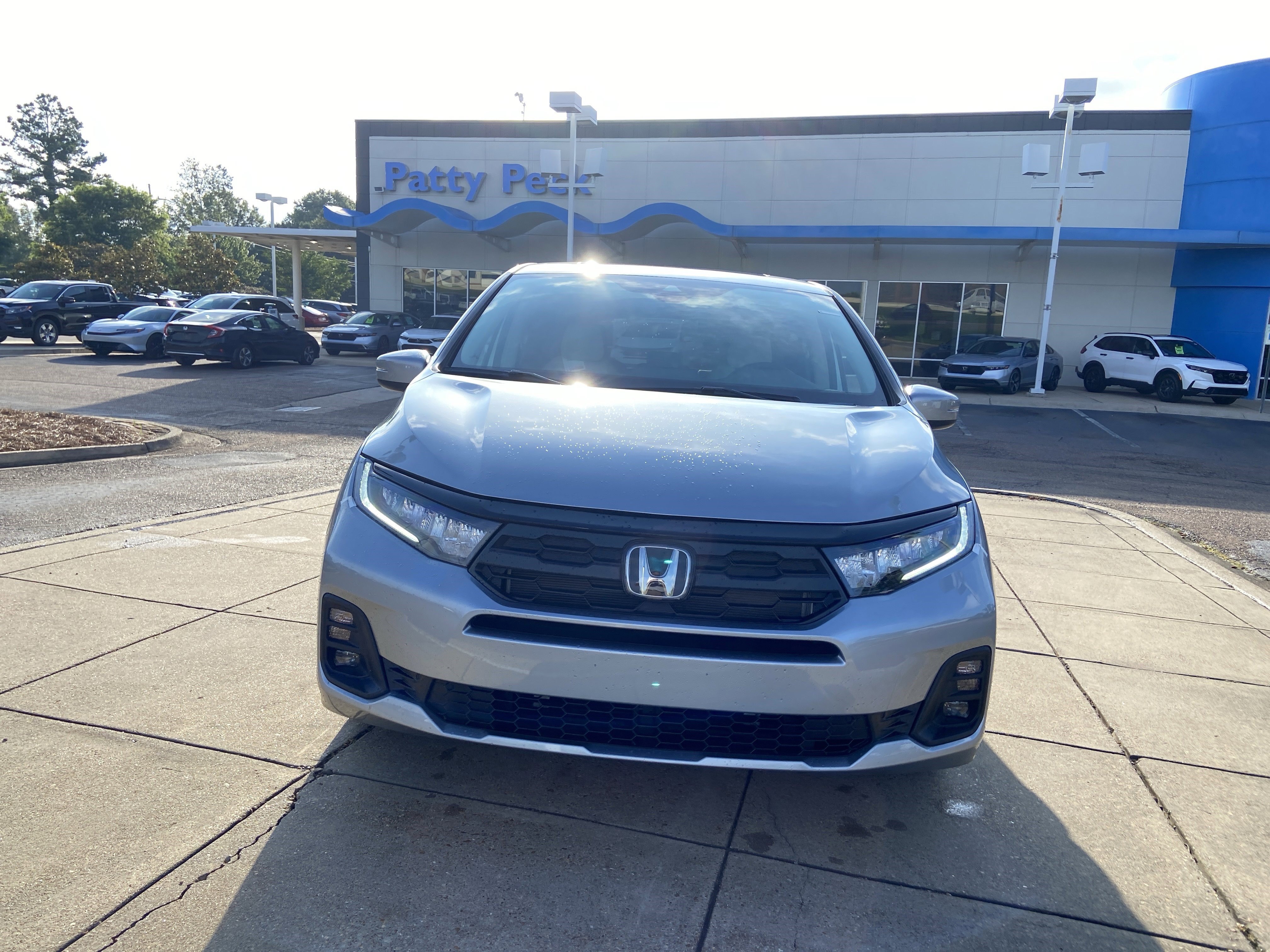 New 2026 Solar Silver Metallic Honda EX-L image 3