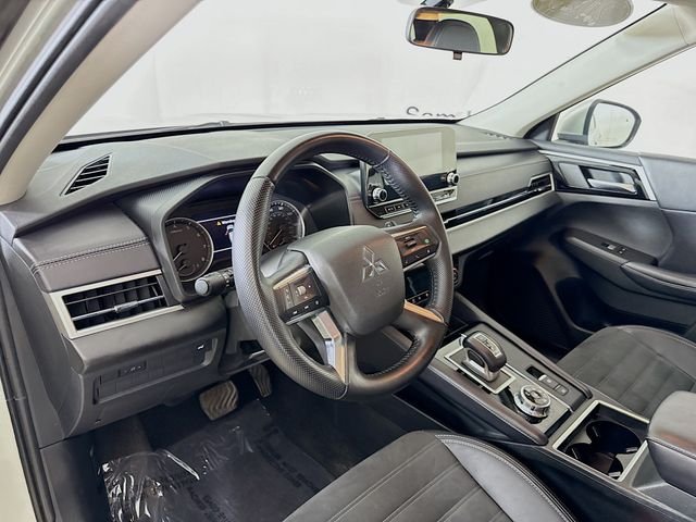 Used 2023 Alloy Silver Metallic Mitsubishi SE image 9