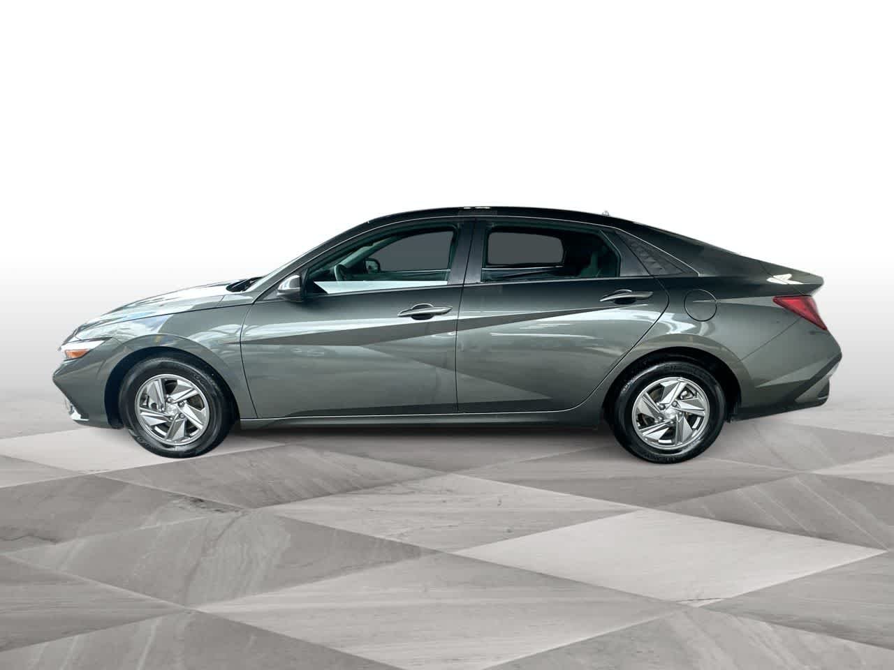 Certified Used 2025 Amazon Gray Hyundai SE image 5
