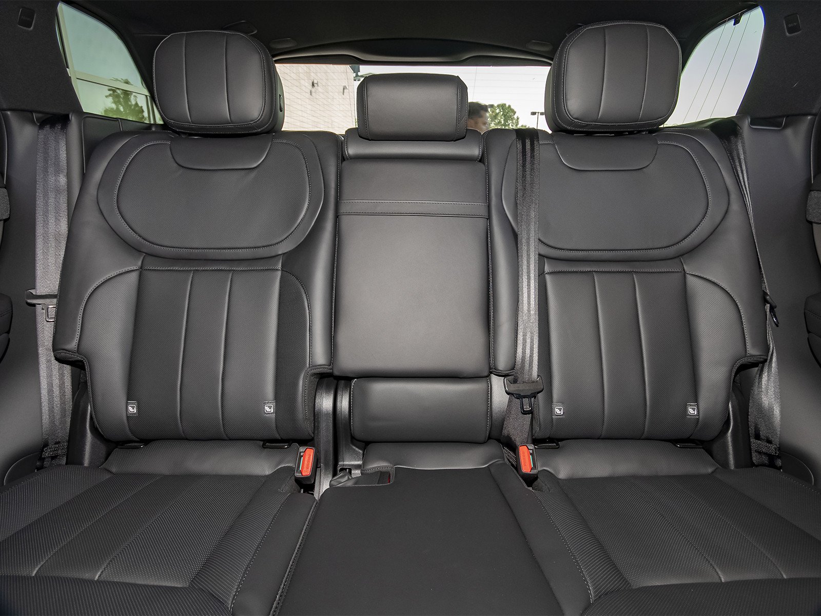 New 2026 Borasco Grey Land Rover SE image 45