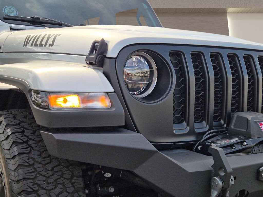 Used 2023 Silver Jeep Willys image 2