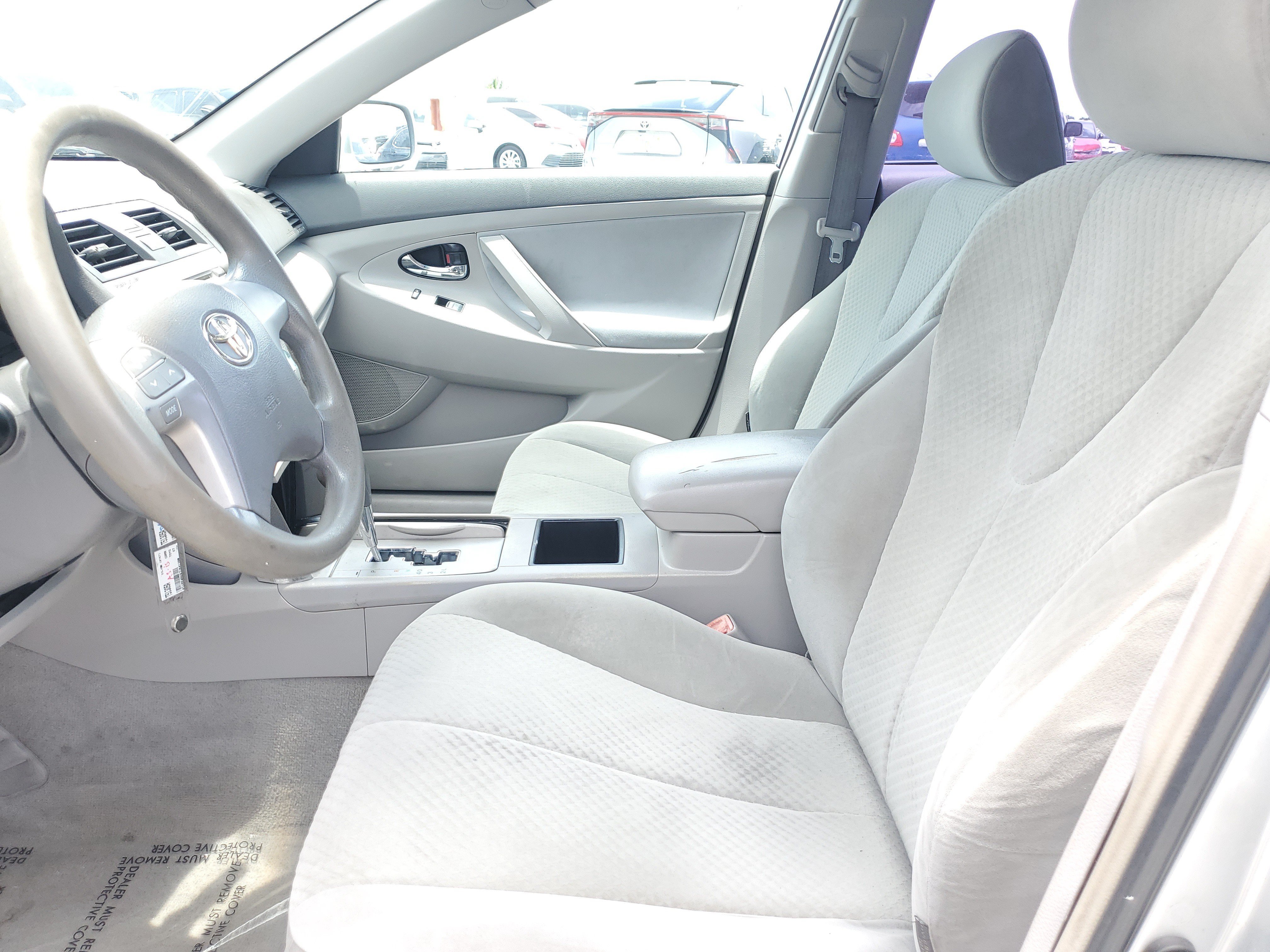Used 2007 Silver Toyota LE image 17