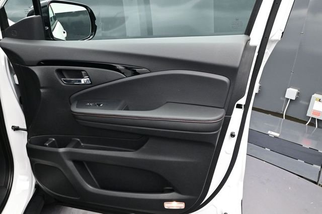 New 2026 Platinum White Pearl Honda Black Edition image 24