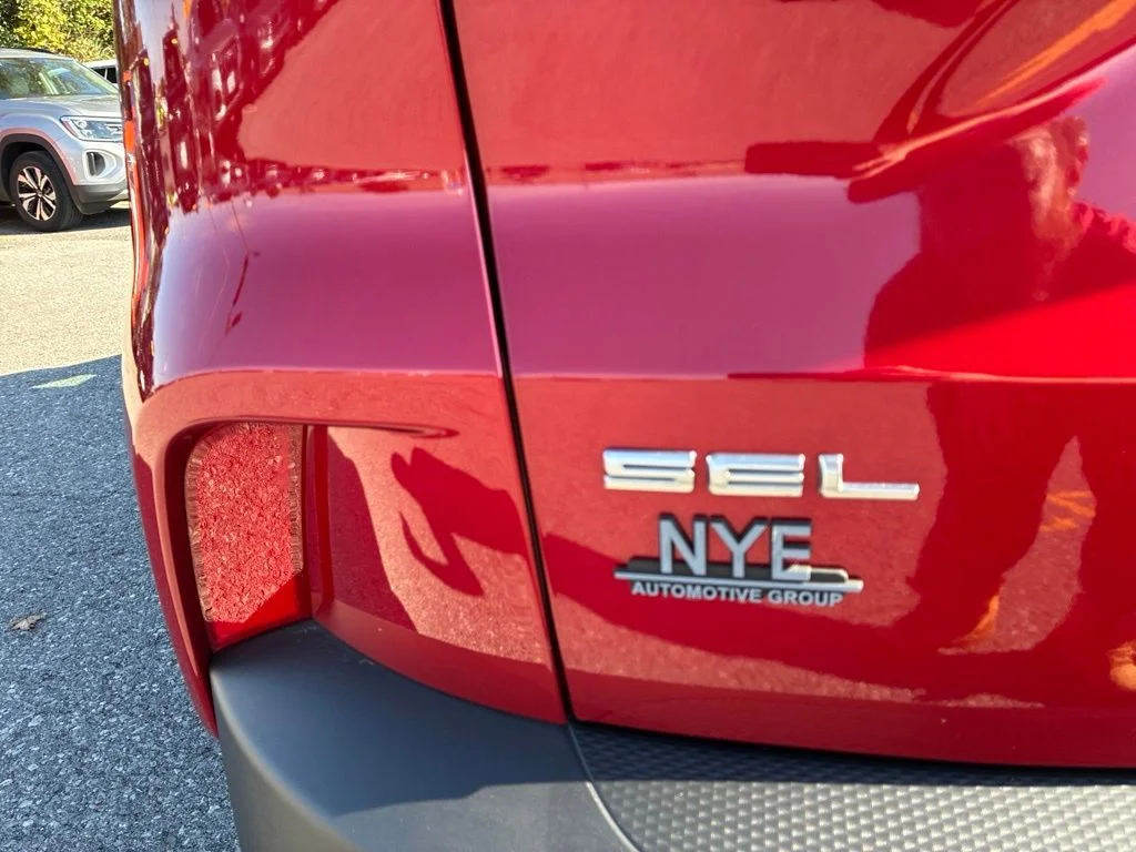 Used 2022 Red Ford SEL image 61