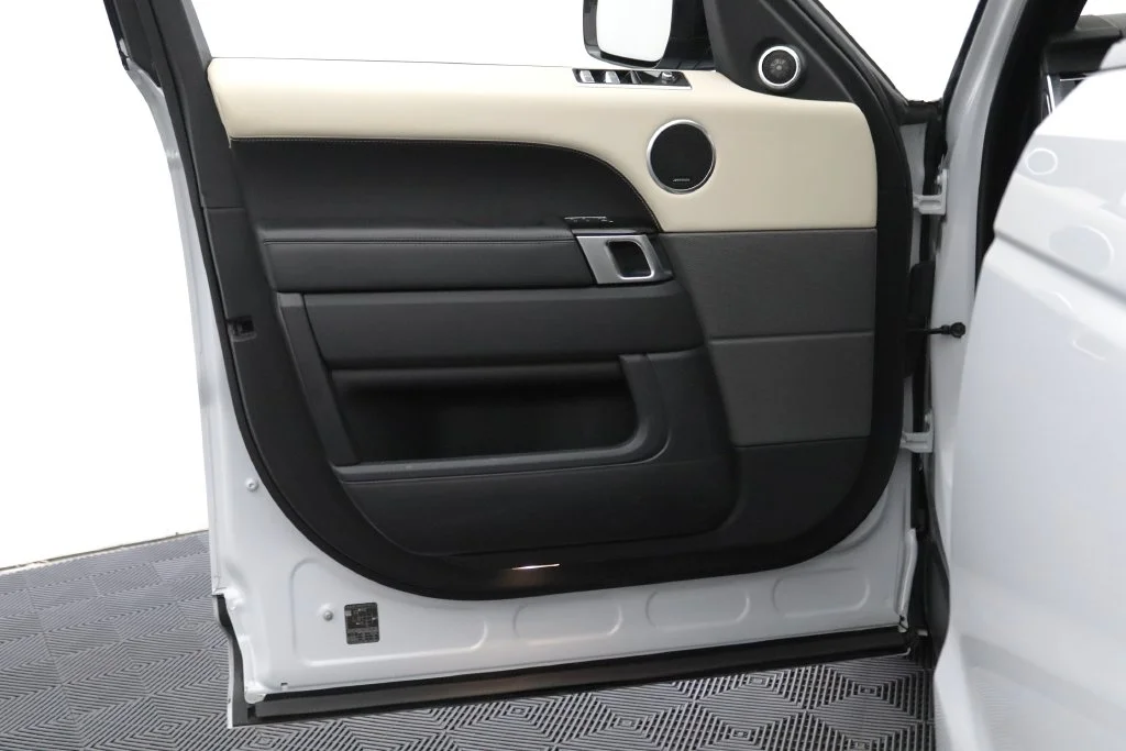 Used 2019 White Land Rover Supercharged image 17