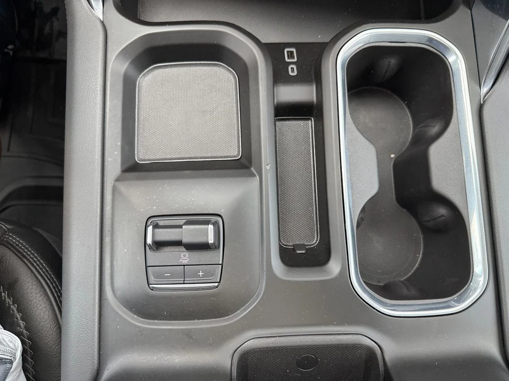 Used 2024 Onyx Black GMC Denali image 27