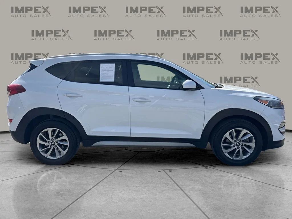 Used 2017 White Hyundai SE image 6