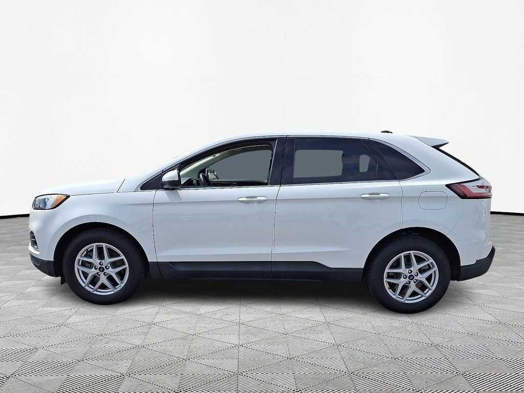 Used 2022 White Ford SEL image 4