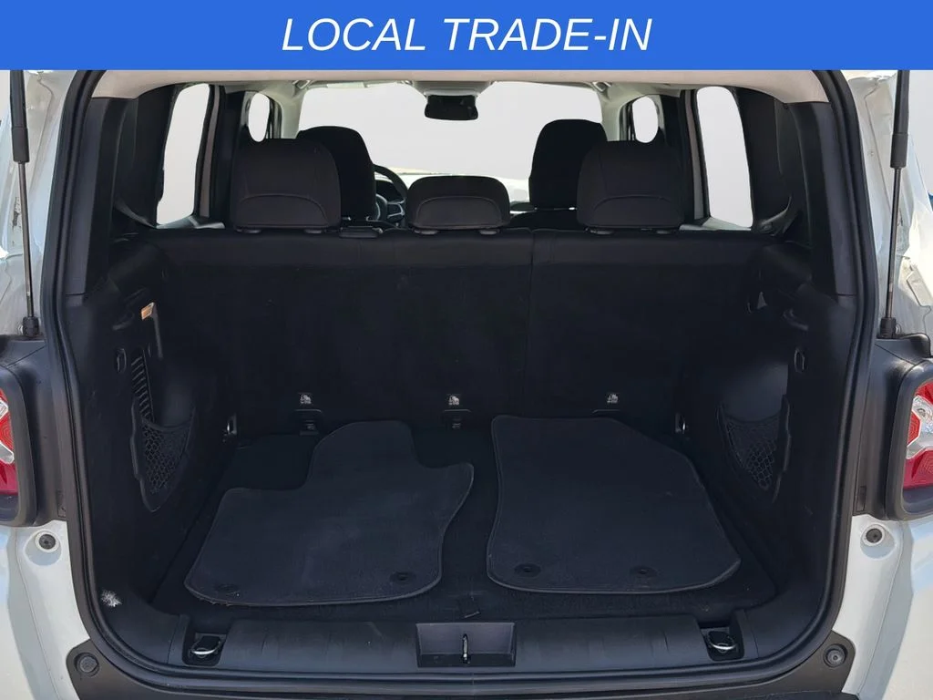 Used 2018 White Jeep Latitude image 26