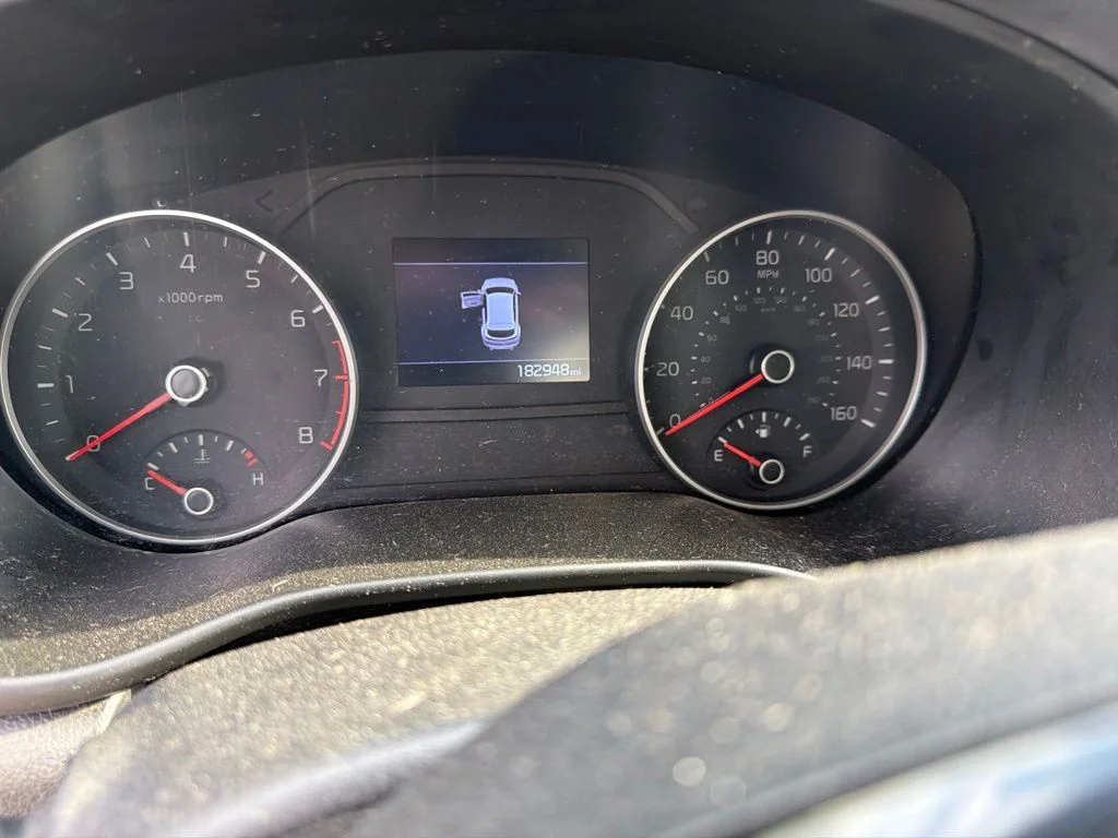 Used 2022 Red Kia LX image 9