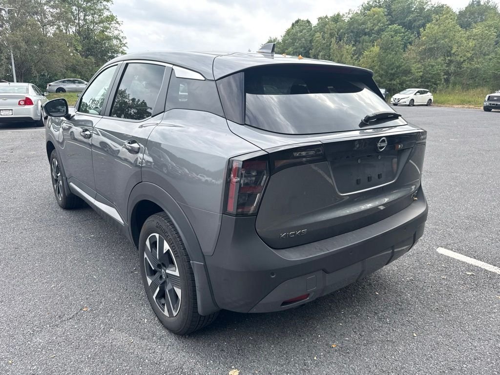 Used 2025 Gray Nissan SV image 3
