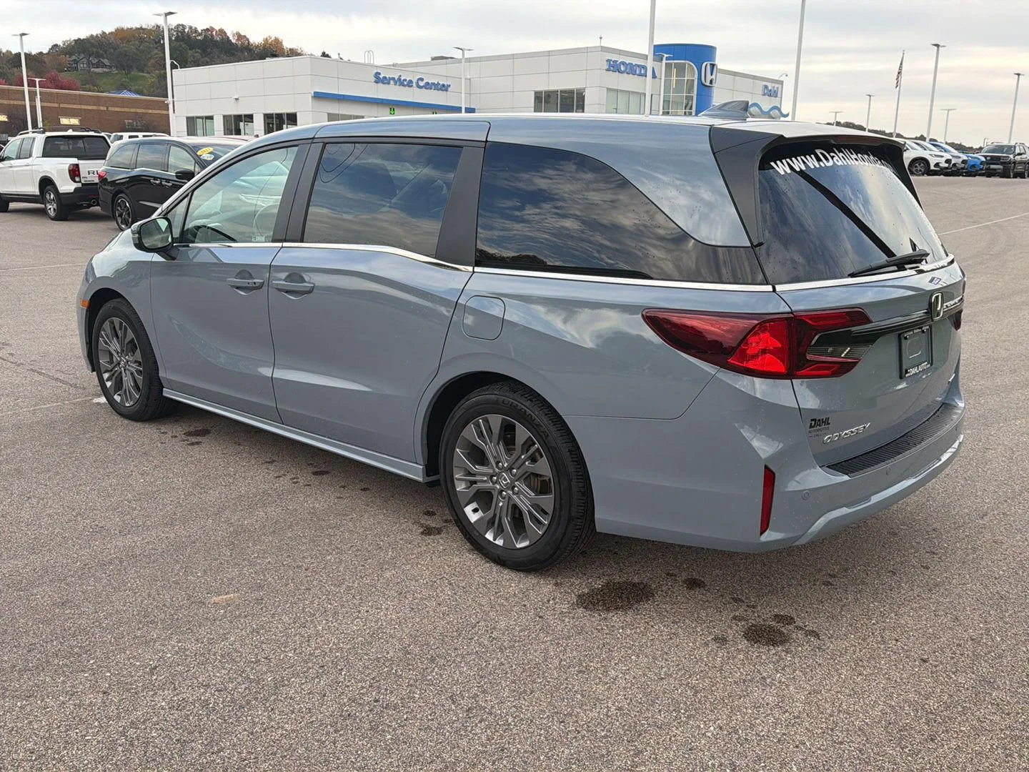 Used 2025 Sonic Gray Pearl Honda Touring image 4