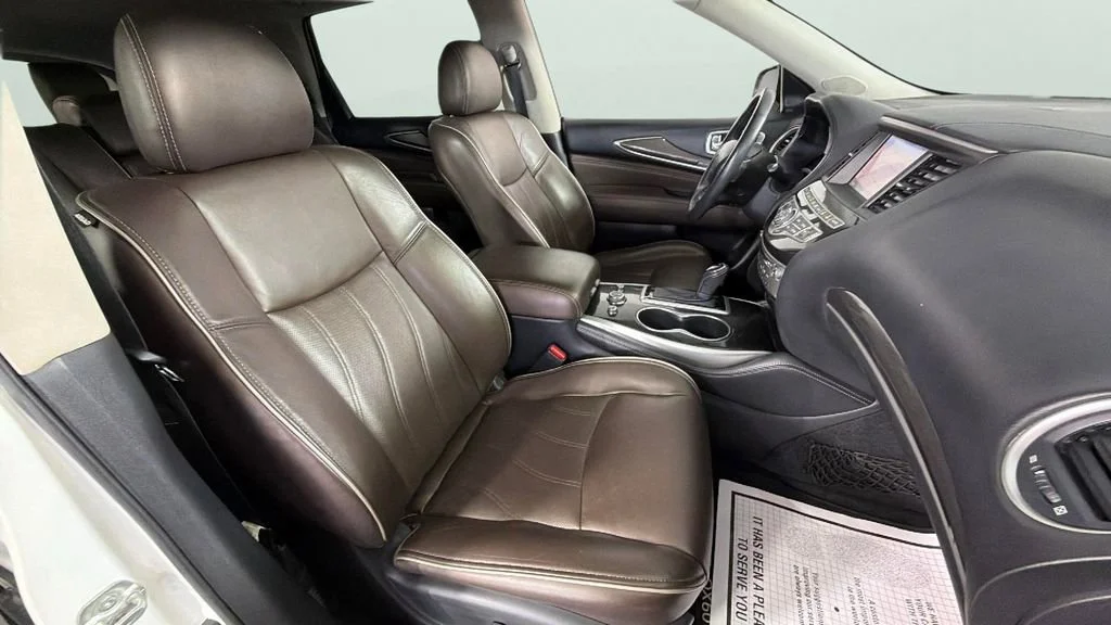 Used 2019 White INFINITI LUXE image 38
