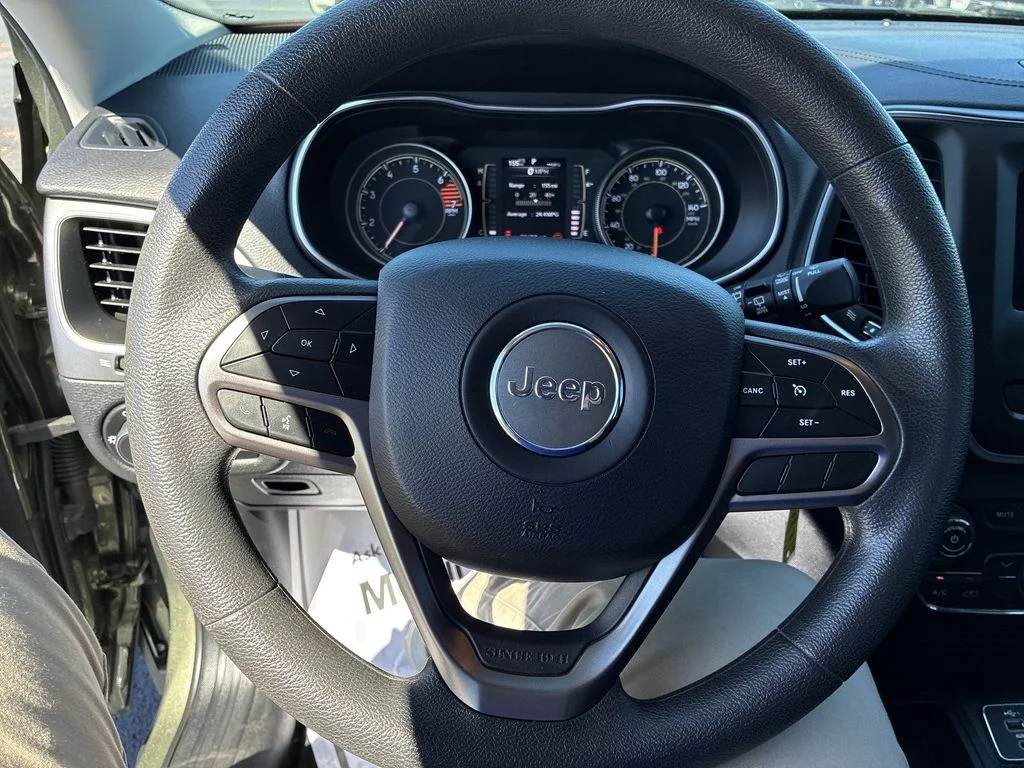 Used 2020 Green Jeep Latitude image 14