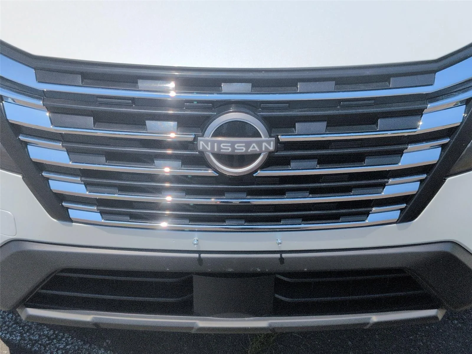 Used 2024 Everest White Pearl Nissan SV image 14