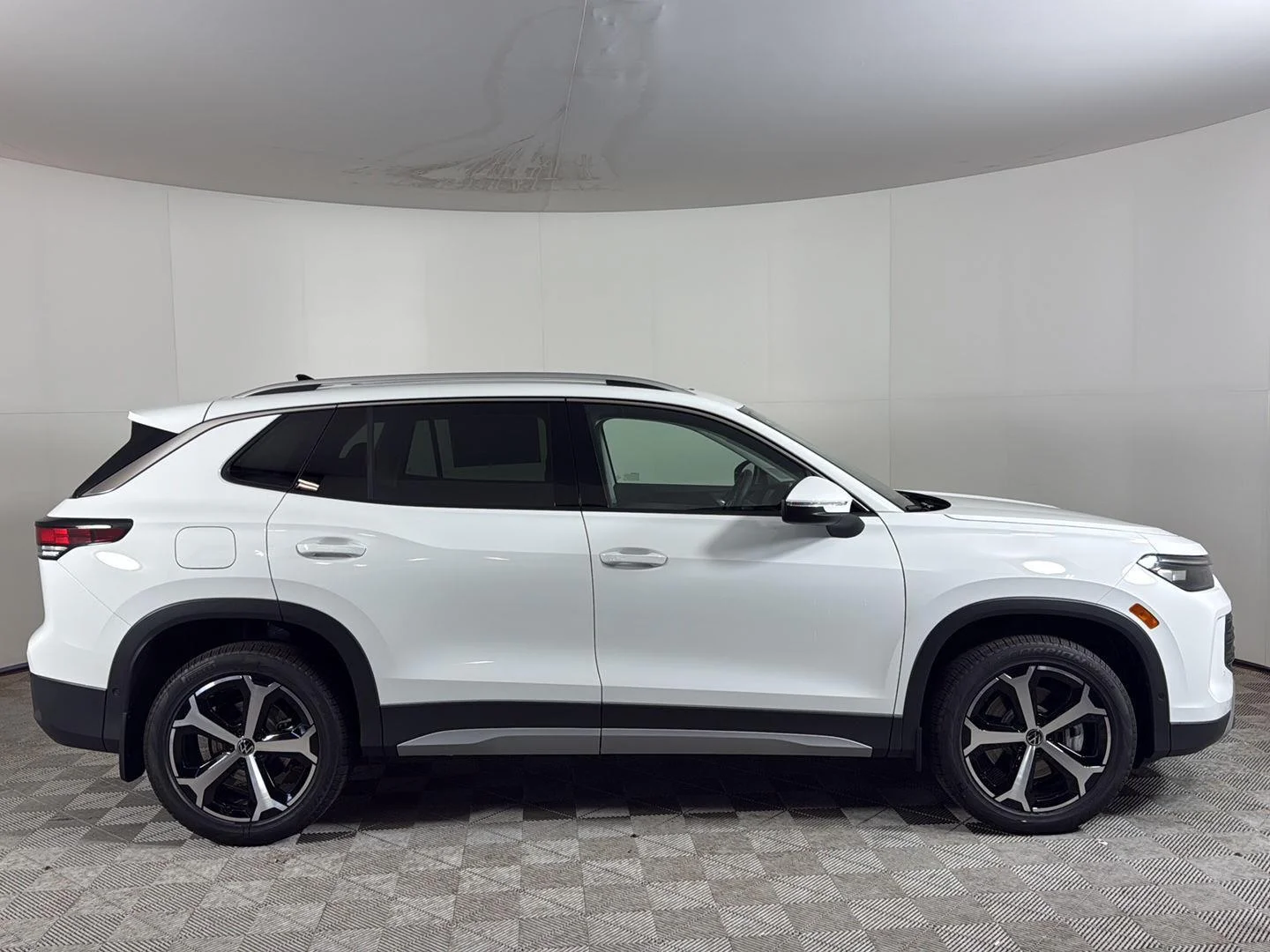 New 2026 Pure White Volkswagen SE image 7