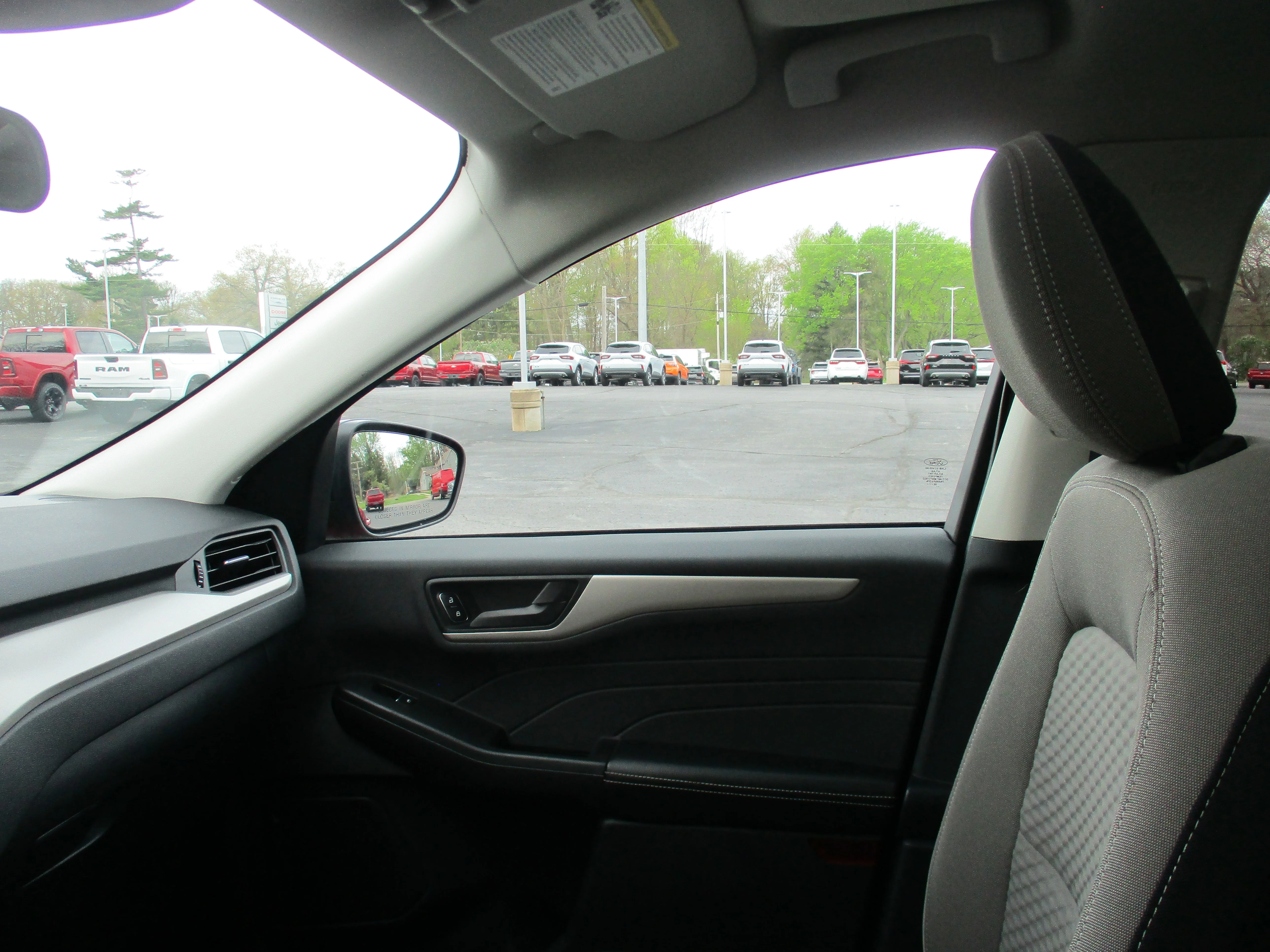 Used 2022 Rapid Red Metallic Tinted Clearcoat Ford SE image 32
