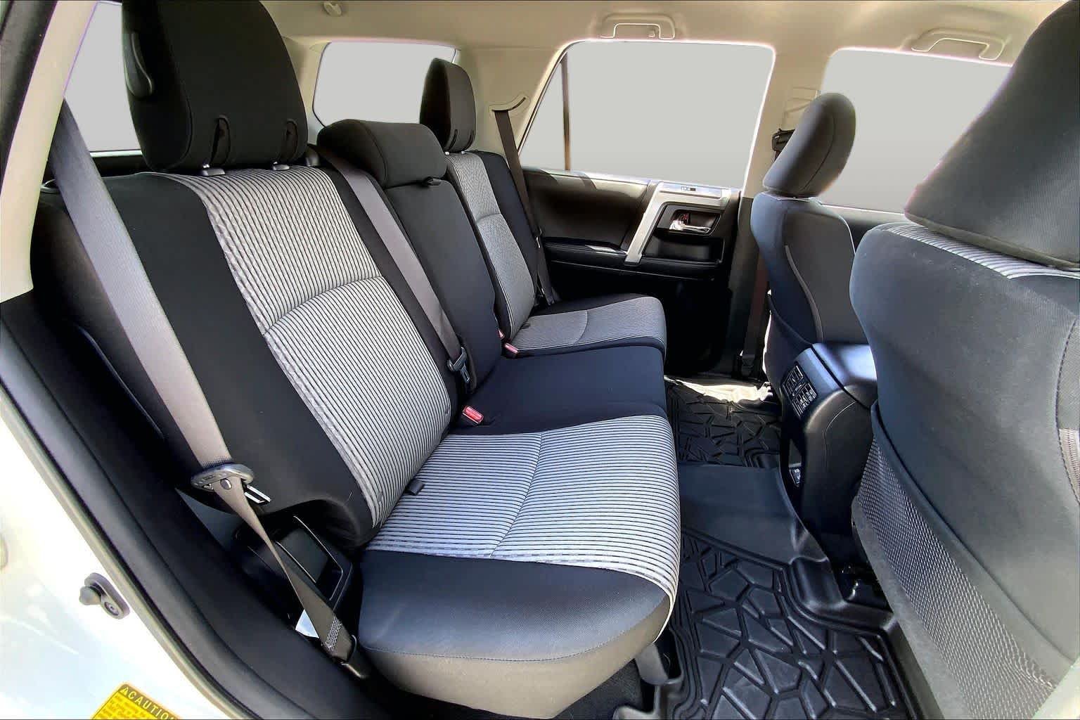 Used 2022 White Toyota SR5 image 19