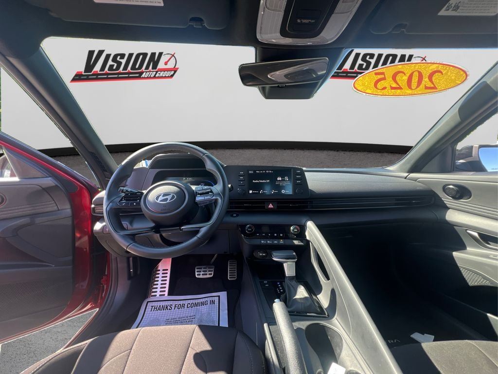 Used 2025 Red Hyundai SEL Sport image 19