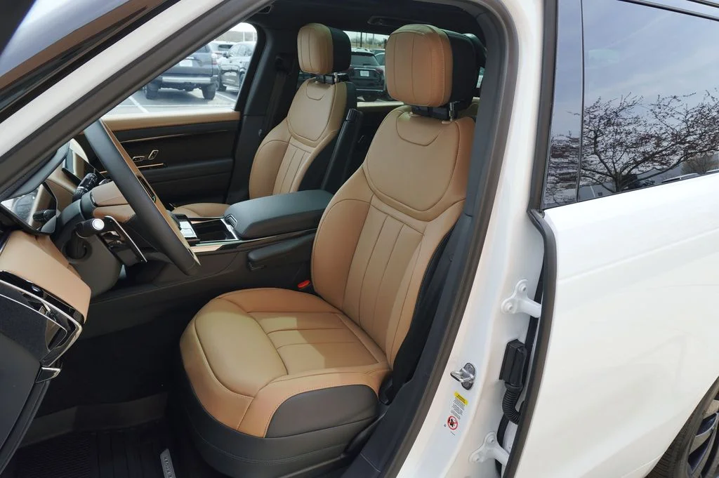 New 2026 Ostuni Pearl White Land Rover Dynamic SE image 14