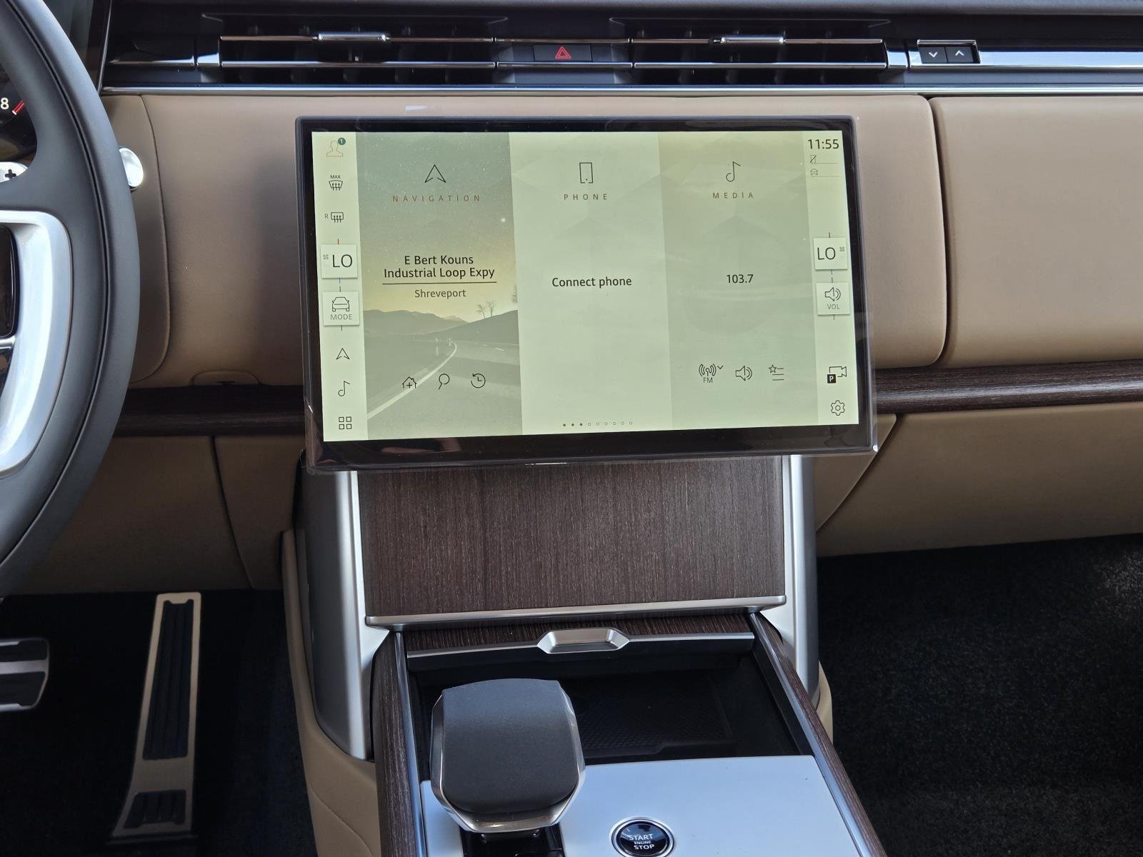 New 2025 Fuji White Land Rover SE image 33