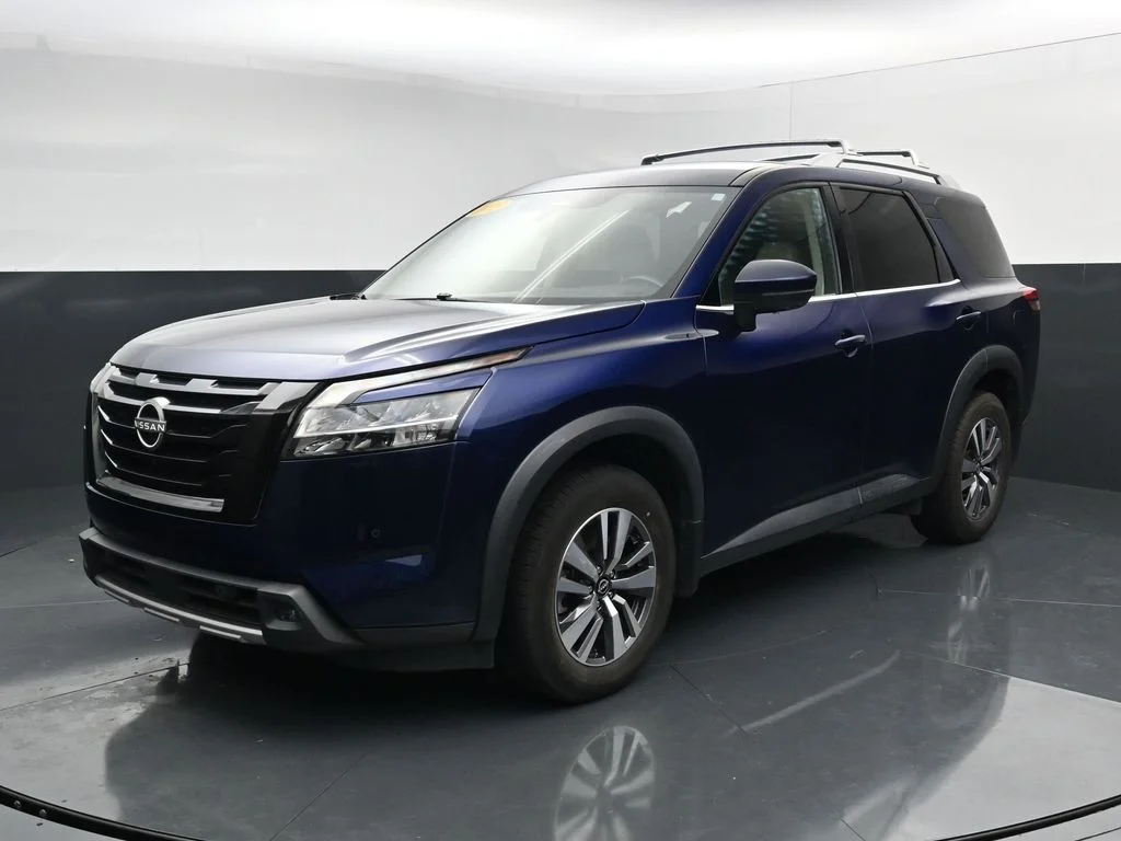 Used 2023 Blue Nissan SL image 4