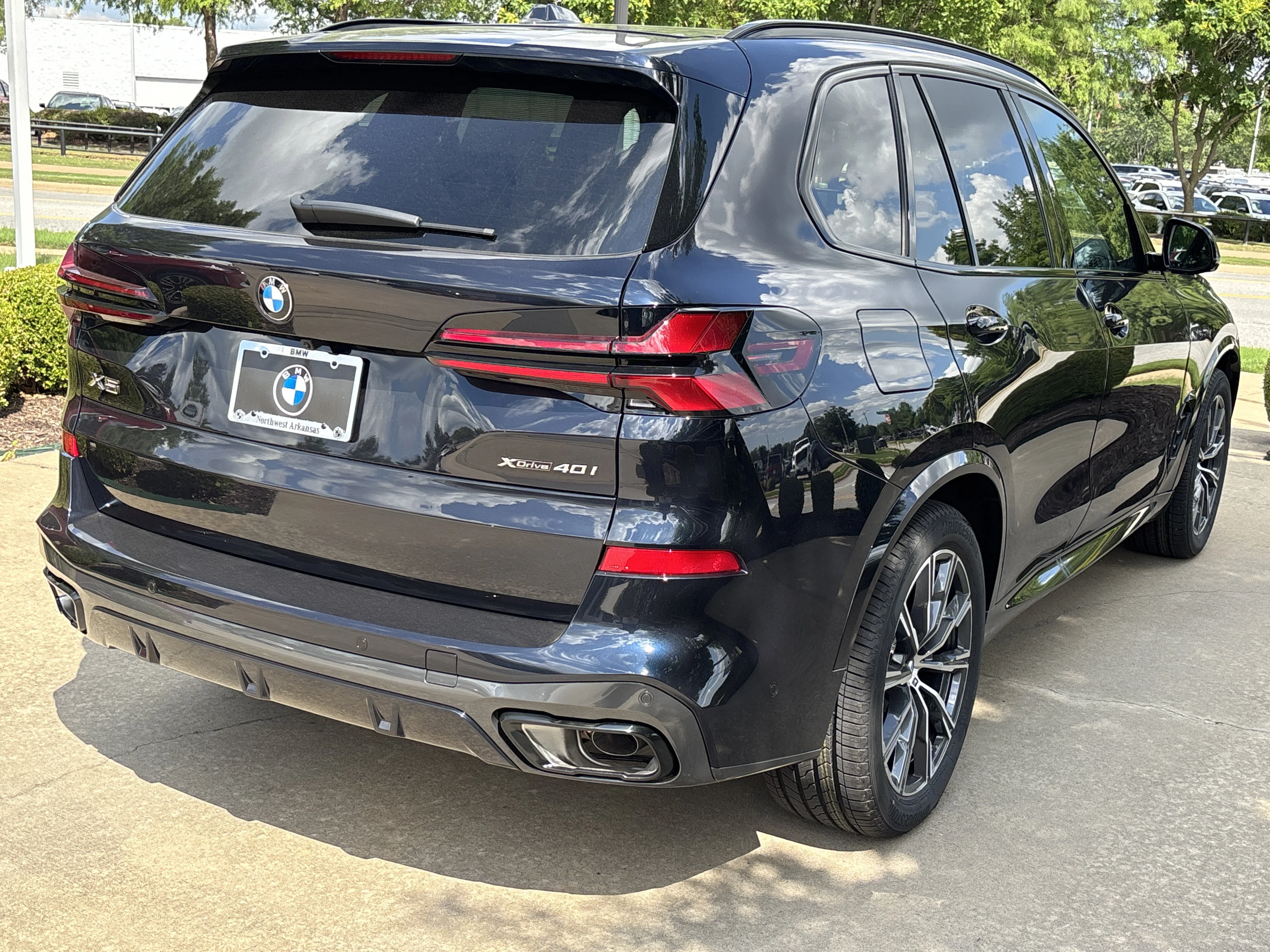 New 2026 0416 Carbon Black Metallic BMW xDrive40i image 10