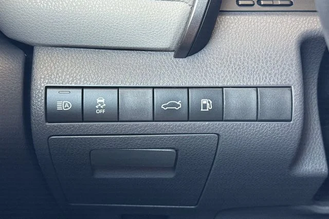 Used 2018 Brown Toyota XLE image 30