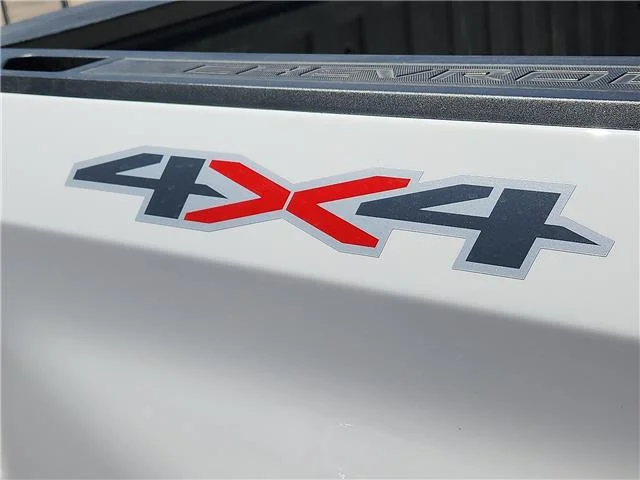 Used 2025 White Chevrolet LT w/1LT 4x4 Crew Cab 5.75 ft. box 147.4 in. WB image 8
