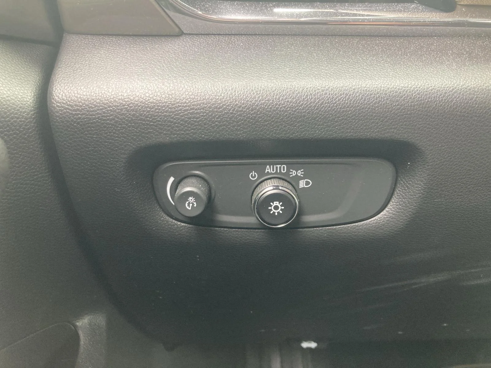Used 2023 Wh Chevrolet  image 20