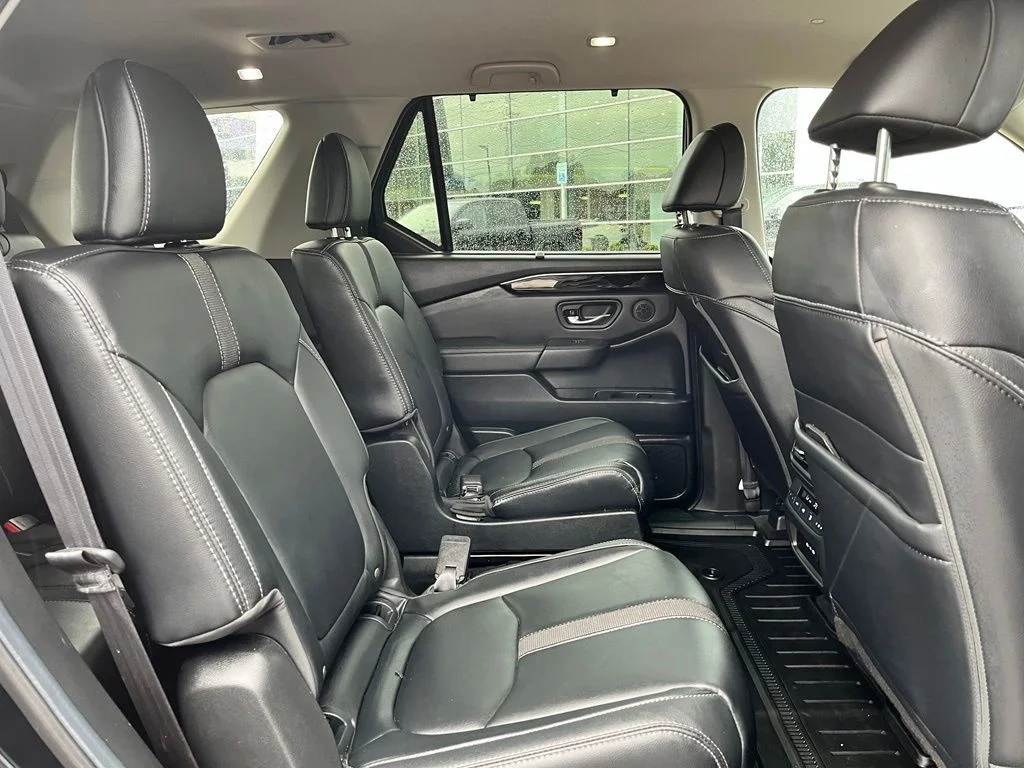 Used 2025 Black Honda EX-L image 8