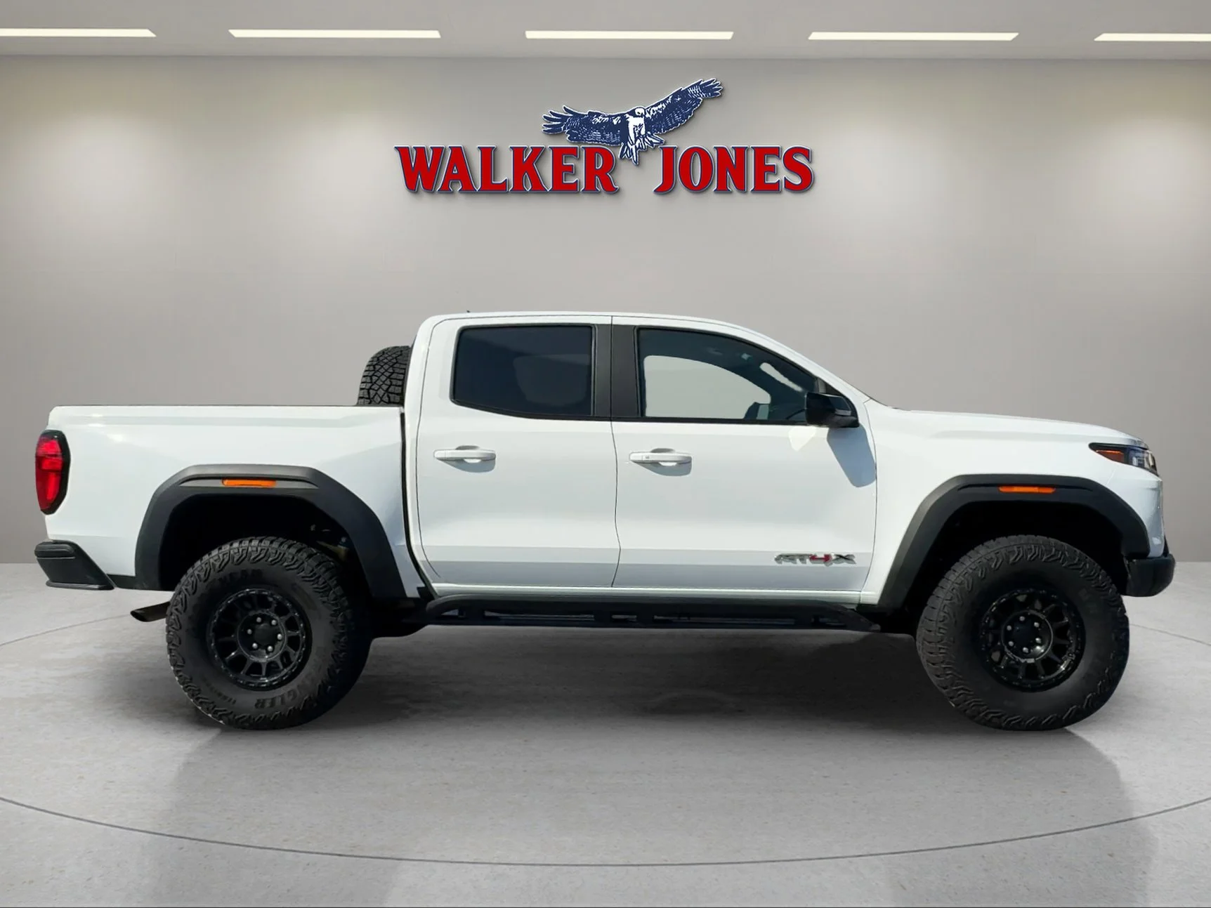 Used 2024 Summit White GMC 4WD AT4X image 5